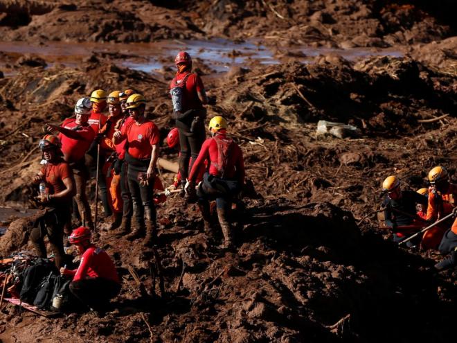 Bombeiros atuam há mais de quatro meses na área da catástrofe 