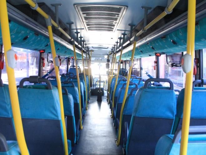 Novos ônibus equipados com ar condicionado já começaram a circular; exigência foi condição para autorizar reajuste 