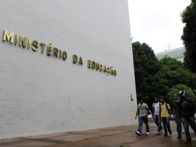 A juíza deu prazo de 24 horas e fixou multa de R$ 100 mil por dia caso o MEC não cumpra a decisão