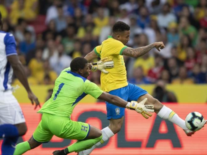 Gabriel Jesus balançou as redes do adversário duas vezes nessa partida
