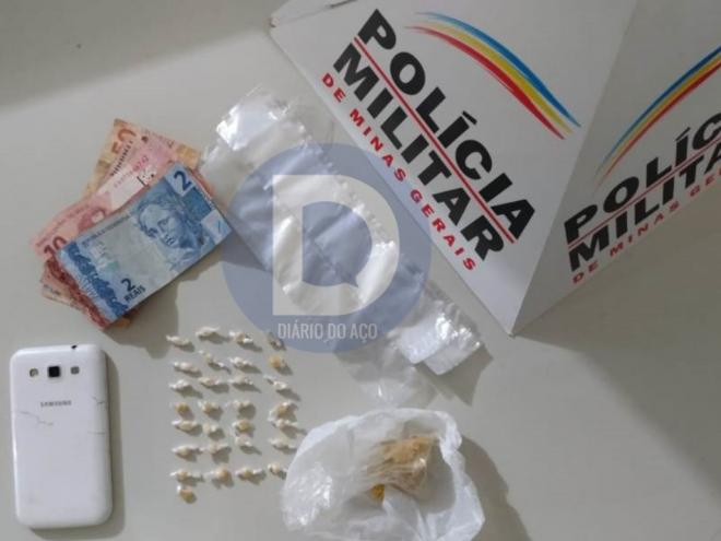 As pedras de crack apreendidas pela PM na casa da vítima ameaçada por criminosos 