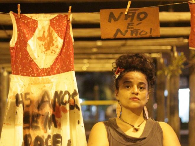 Intervenção artística urbana ''O que fica?'' abre a programação na noite desta terça-feira