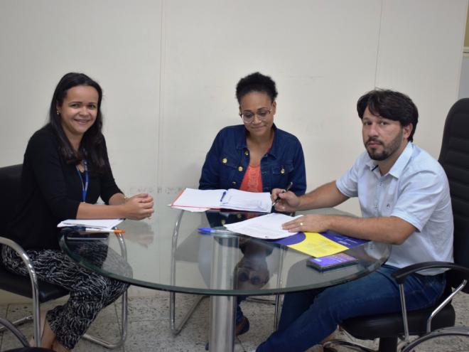 Cursos contratados pelo governo são para o público da terceira idade e profissionais das áreas de Assistência Social e de Saúde 