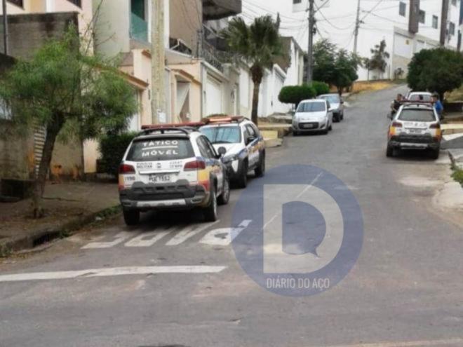 No dia do assalto, bandidos invadiram a casa, amarraram a vítima na cama e a agrediram com golpes de marreta na cabeça