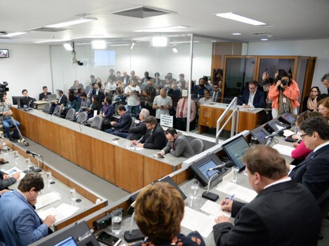 Em reunião com secretária, deputados criticam possível cancelamento do Jimi e precariedade de delegacias de mulheres.