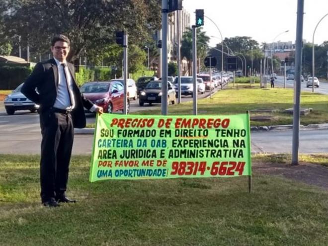 Wítalo Cruz, 26 anos, é graduado em direito, já possui a carteira da OAB e têm experiências na área mas está desempregado desde janeiro deste ano