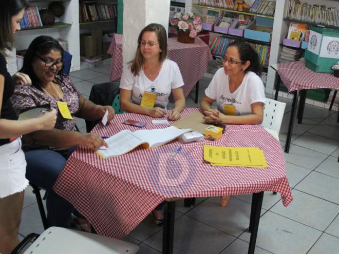 Mesa receptora trabalhou durante toda a votação, realizada nesta segunda-feira 
