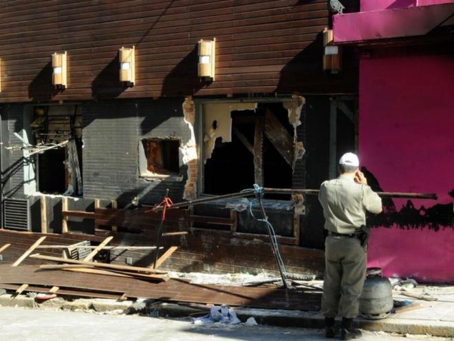 Incêncio na Boate Kiss durante show na madrugada do dia 27 de janeiro de 2013 provocou 242 mortes