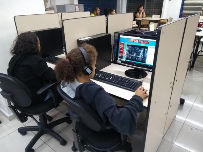 Primeira fase da informatização consiste em catalogar todo o acervo, que atualmente possui mais de 26 mil livros 