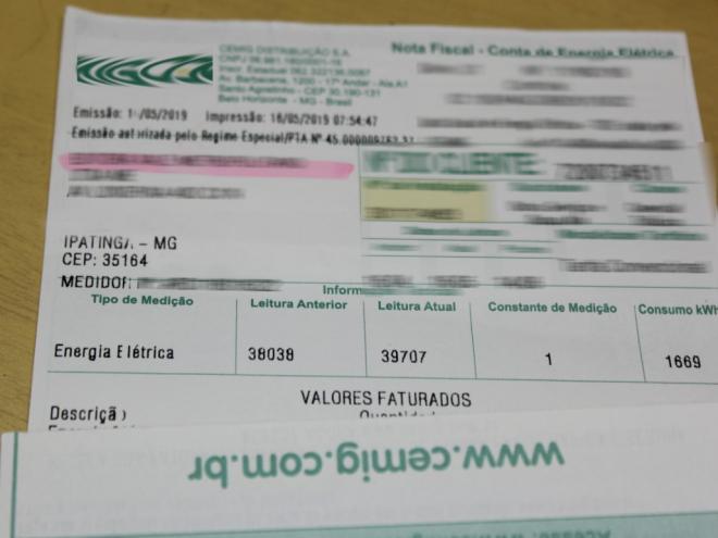Via de regra são solicitadas contas de empresas prestadoras de serviços públicos, tais como luz, água e telefone