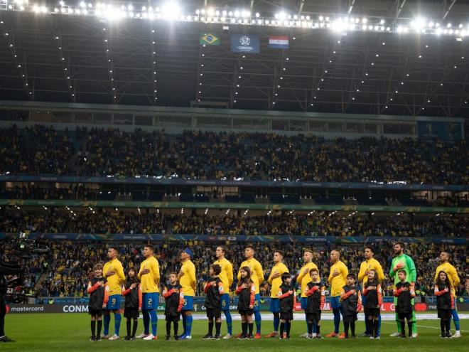 A situação colocada não leva em consideração setores vip's, que podem chegar a custar R$ 5 mil na Copa América e também têm valores elevados na Eurocopa