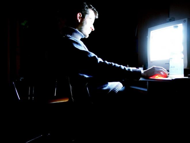 O ofendido narrou que foi vítima de ataques por meio da rede social Blogspot, na qual foram propagados conteúdos caluniosos, difamatórios e injuriosos sobre ele