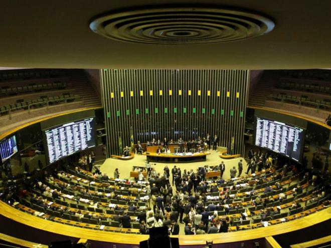 Governo precisava de 308 votos, mas contou com 379