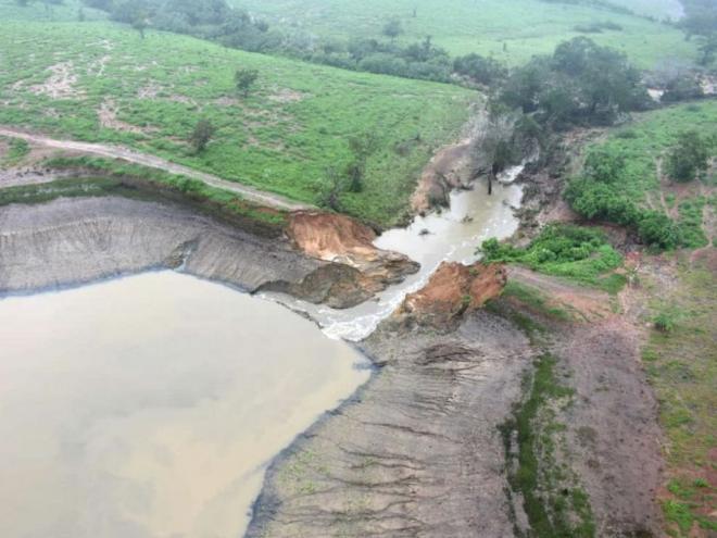 A barragem Quati se rompeu em Pedro Alexandre e alagou centenas de casas no município de Coronel João Sá, na Bahia 