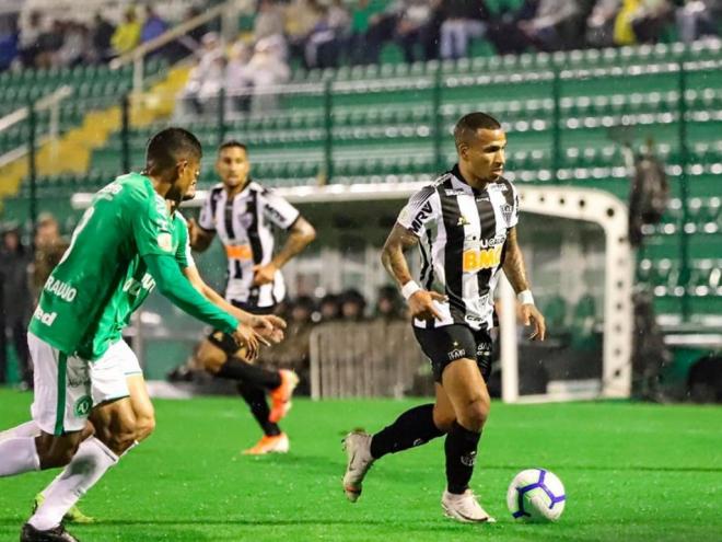 O Atlético derrotou a Chapecoense na Arena Condá 