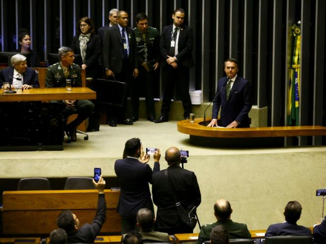 Ao participar de sessão na manhã desta segunda-feira (15), Bolsonaro voltou a defender indicação do filho como embaixador 