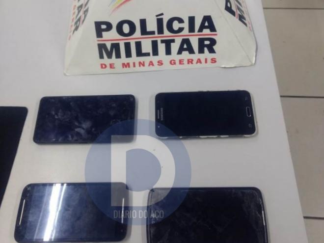 Os celulares roubados foram encontrados durante as buscas aos autores do assalto