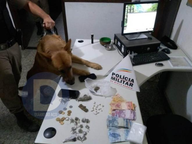 As porções de maconha e crack foram encontradas pelo cão Lion, da Rocca