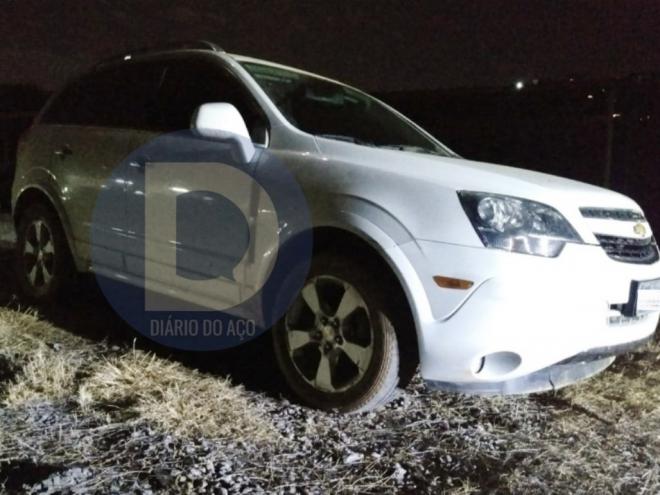 A Chevrolet Captiva foi removida ao pátio credenciado pelo Detran e será periciada pela Polícia Civil