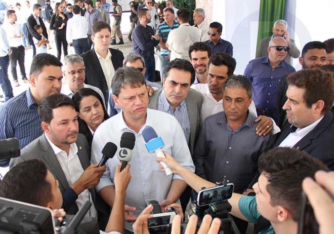 Ministro da Infraestrutura, Tarcísio Gomes de Freitas, em entrevista coletiva, em Antônio Dias 