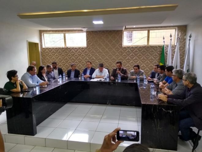 Reunião na Câmara de Antônio Dias, com integrantes da bancada mineira 