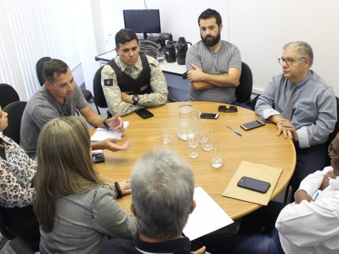 São realizadas semanalmente reuniões com integrantes das comissões de Fiscalização e Execução, dentre eles, membros do Consep Integrado
