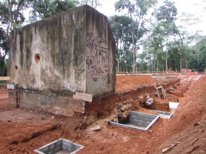   Foto recente do local mostra início de trabalhos na fundação 