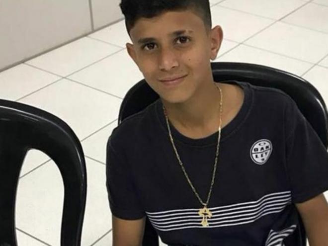 Gabriel Lucas Alves, de 15 anos, foi feriado na altura dos joelhos no último sábado, em Betim