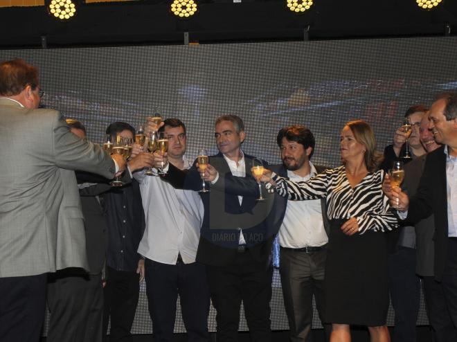 Empresários e autoridades brindam a inauguração da nova loja 