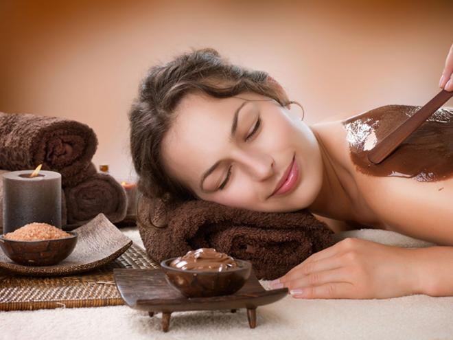 Mesmo popular, o chocolate ainda é considerado uma iguaria. Na cosmética, ele aparece como um poderoso agente hidratante