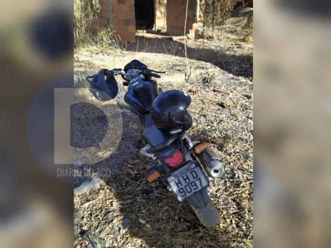 A moto roubada no mês de junho foi abandonada durante o cerco da Polícia Militar