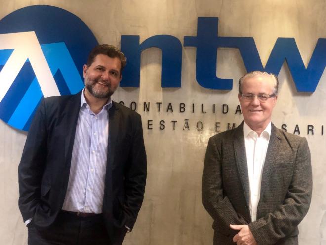Nathaniel Pereira, co-fundador e CEO da NTW e Júlio Alvim, diretor executivo da NTW Vertical Saúde