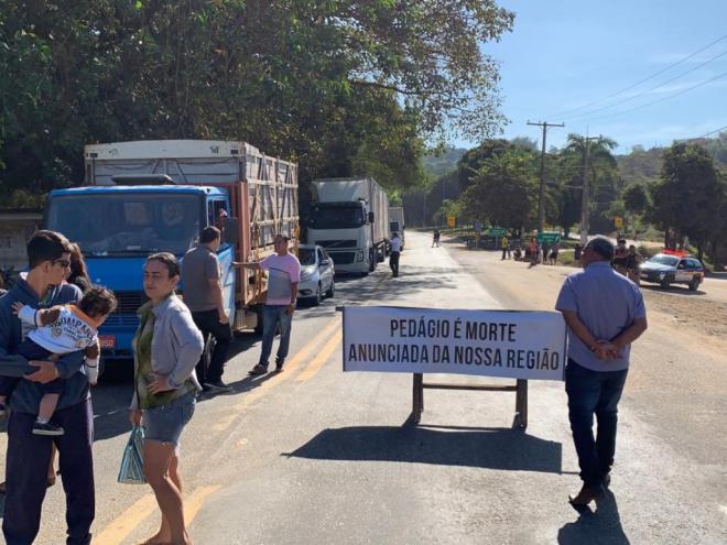 Protesto foi realizado entre os limites dos municípios de Belo Oriente e Naque, na manhã de ontem 