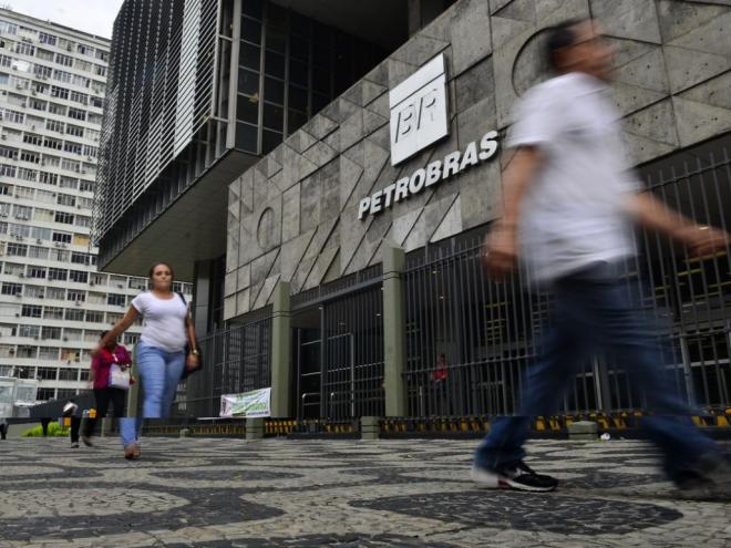 Com essas alterações, fica extinto o mecanismo de compensação previsto na política divulgada em 18 de janeiro de 2018 para o preço do GLP envasado de até 13 kg