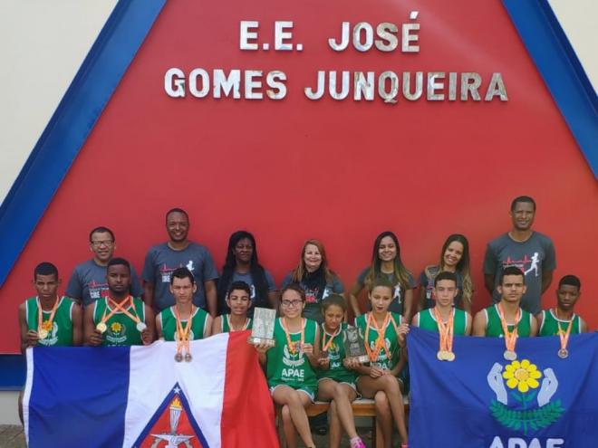 Foram seis medalhas de ouro, quatro de prata e sete de bronze;  Apae  sagrou-se vice-campeã estadual no paradesporto
