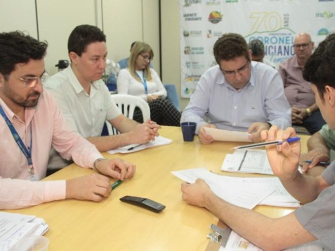 Prefeito Marcos Vinicius assinou convênio que prevê substituição de mais de 5,4 mil lâmpadas e luminárias em prédios públicos 