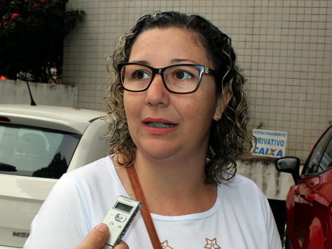 ''Devido ao momento que a população está vivendo, como eu, por exemplo, desempregada, é um dinheiro que vai ajudar bastante, porque estamos todos endividados. Então é um valor que vai contribuir para pagar alguma coisa. Eu irei optar por sacar o valor que tenho direito. Nesta terça-feira (6) mesmo fui buscar mais informações na Caixa sobre o saque do FGTS''. Greyciane Martins, 40 anos, desempregada