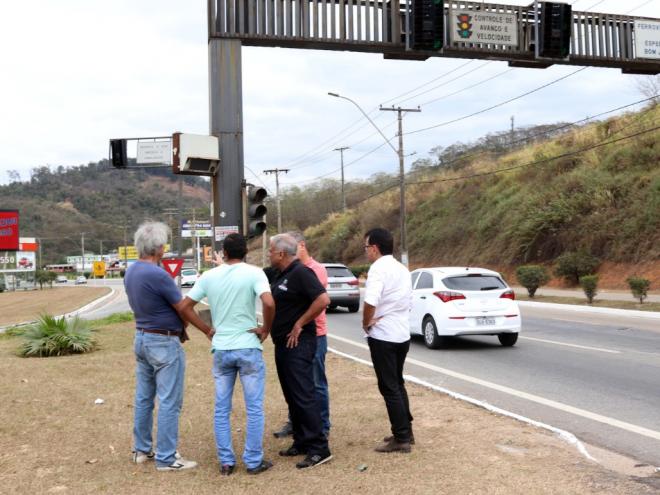 Prefeito Nardyello Rocha e secretários municipais visitaram o local onde serão feitas as melhorias, que visam dar mais fluidez ao trânsito
