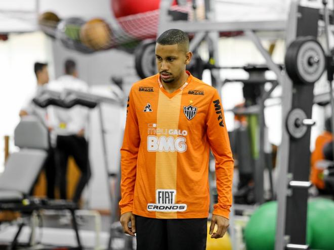 Com dores na coxa, volante Jair não deve entrar em campo nesta noite