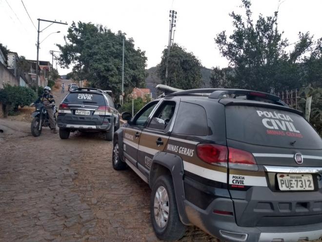 Policiais civis e militares ocuparam o bairro Residencial Paraíso (Minas Caixa) e cumpriram mandados de busca e apreensão e de prisão