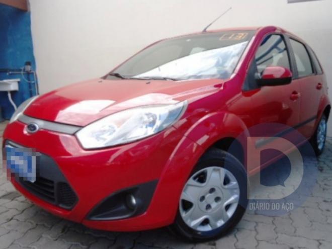 Ford Fiesta roubado, parecido com este da foto, foi encontrado no início da madrugada desta segunda-feira