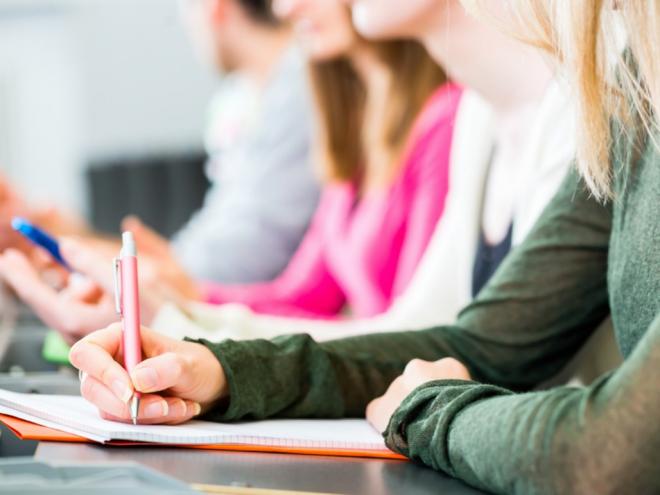 A avaliação é destinada a brasileiros que não concluíram o ensino fundamental ou médio em idade adequada