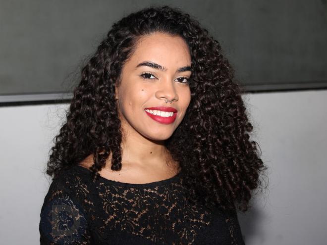 Aos 20 anos, Karine Rayne vive a emoção de participar do The Voice Brasil e integrar o time da cantora Iza