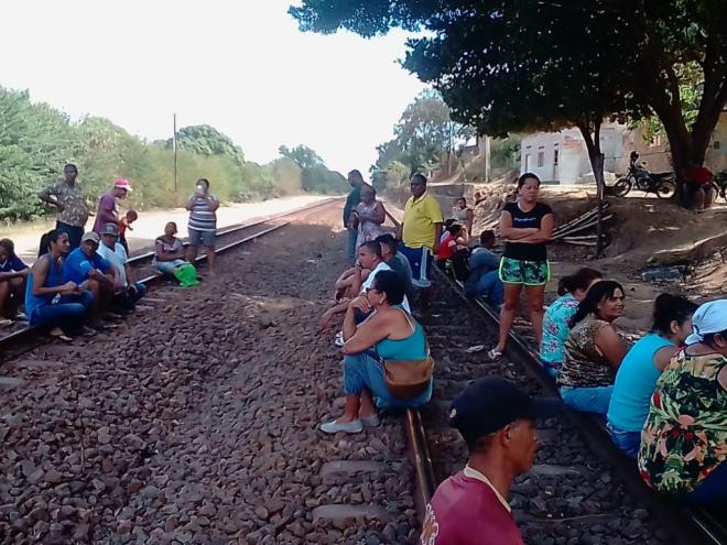 Apesar do protesto, a circulação do trem foi normalizada antes das 17h desta segunda
