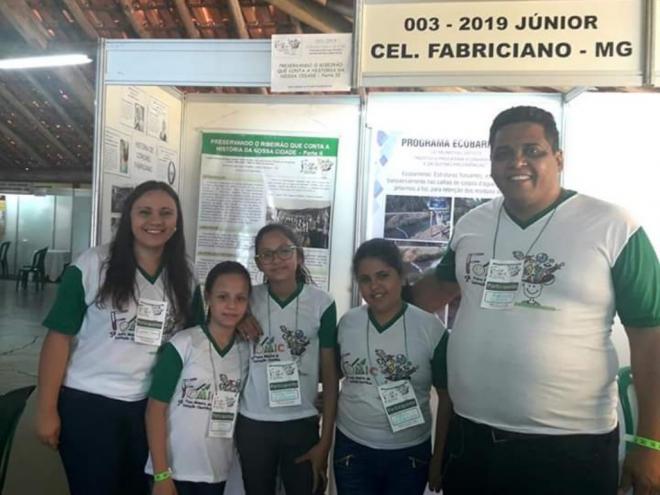 Alunos do 5° ano do Ensino Fundamental da Escola Municipal Argeu Brandão participam da feira
