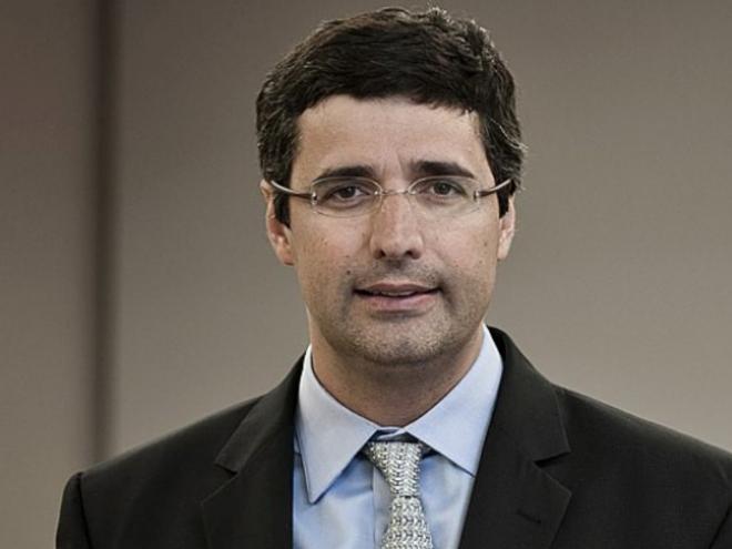 André Esteves incentiva estudantes que trouxeram prêmio inédito para o Brasil