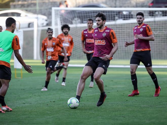 Equipe titular entra em campo neste sábado, contra o Athletico-PR, em Curitiba