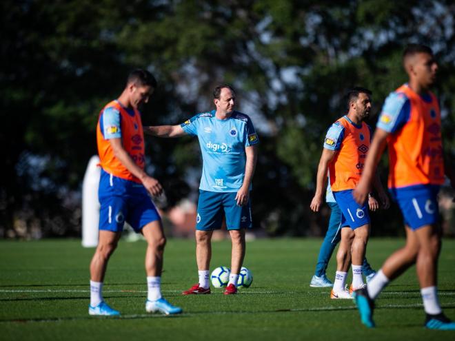 Para vencer o Santos e se livrar do Z4, equipe deve ser mais ofensiva neste domingo