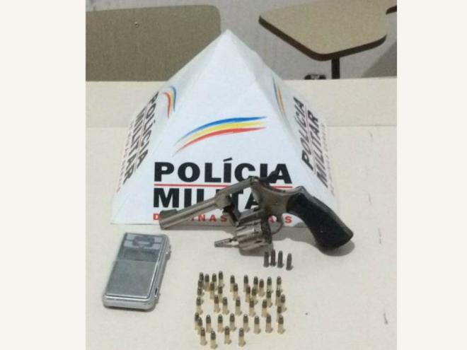 Operação policial foi realizada na noite de sábado 