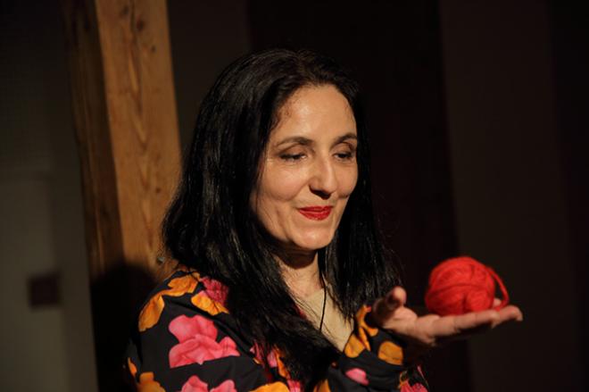A atriz Luzia di Resende criou Roter Faden em Dresden, na Alemanha